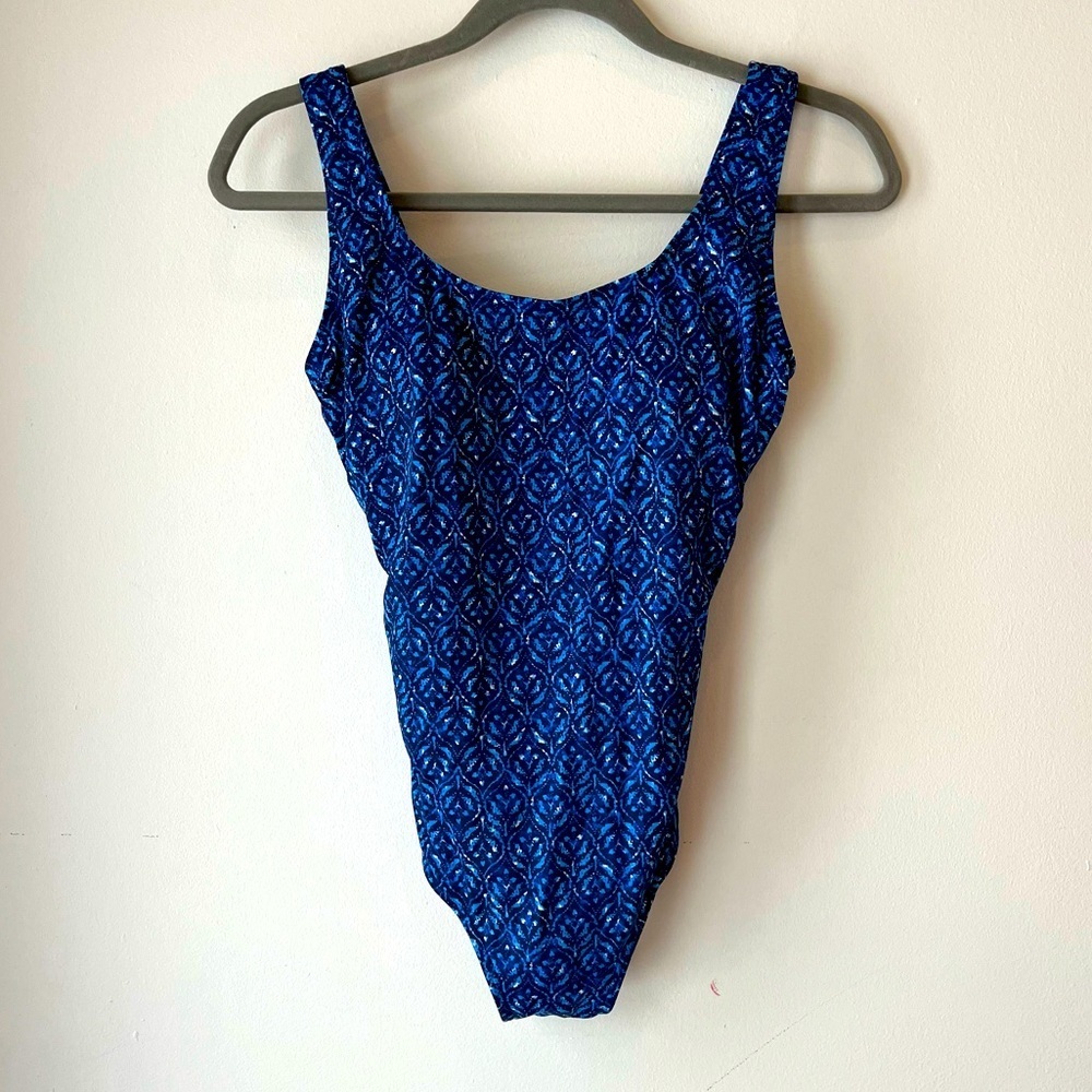 L.L. Bean Blue One-Piece Swimsuit women’s Size 8 Retro Floral Print, Scoop Back